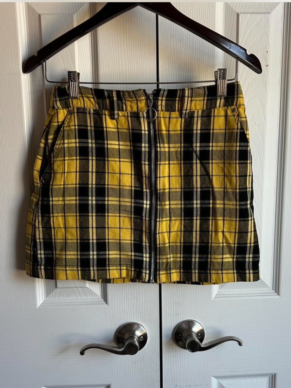 Forever 21 yellow & black plaid mini skirt w/ zipper down front Has pockets